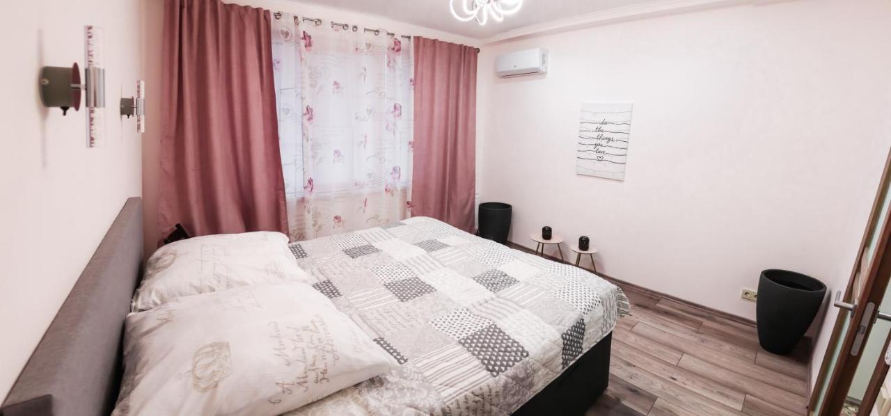 Royal House Apartment Киев Екстериор снимка