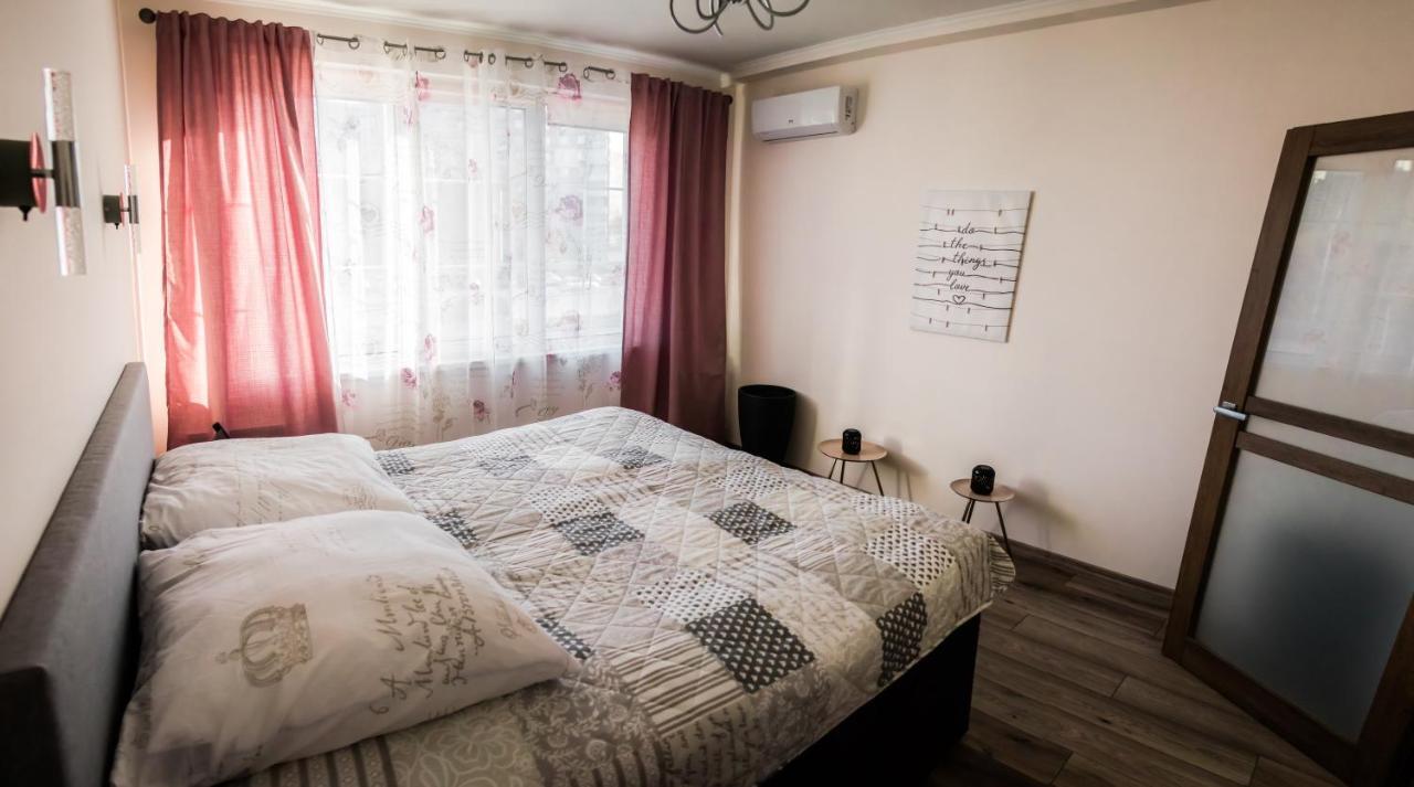Royal House Apartment Киев Екстериор снимка